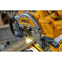 Dewalt 54V XR FLEXVOLT 216 mm geringssav med 2 batterier og lader – DCS777T2-QW